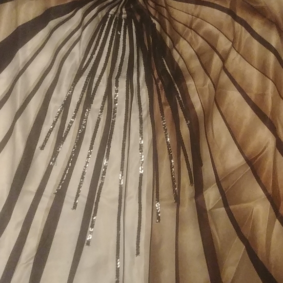 Venus Scarf Style Halter Top - Picture 2 of 3